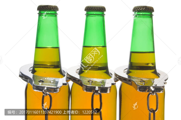 啤酒和手銬-酒后駕駛的概念
