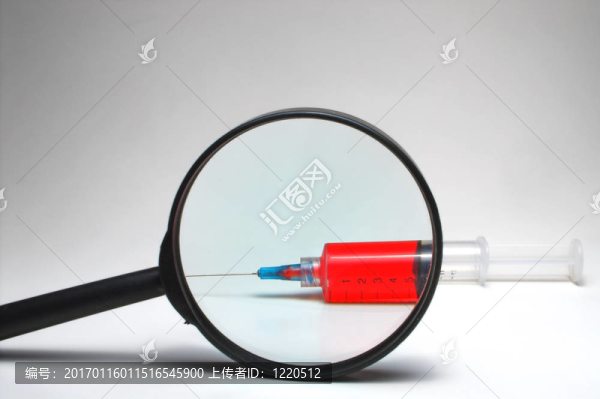 放大的注射器