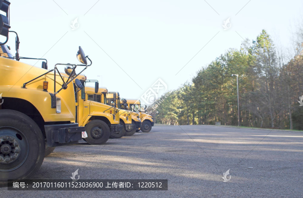 校車