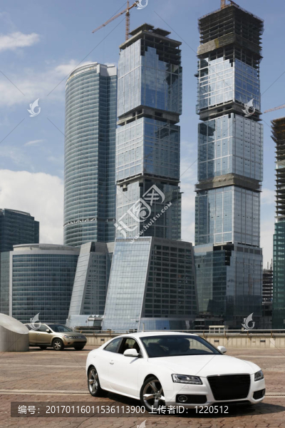 白色的汽車