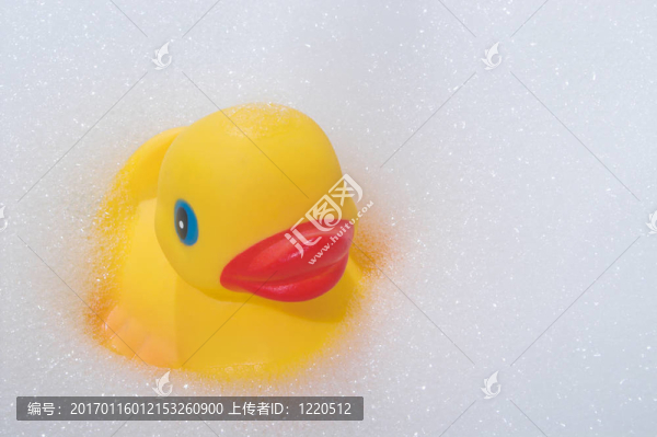 泡泡浴中的橡皮鴨