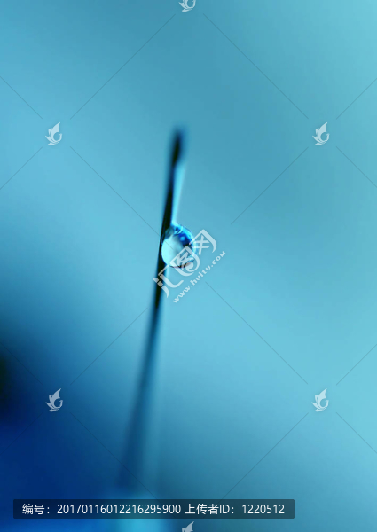 注射器近距離；焦點(diǎn)放在滴上