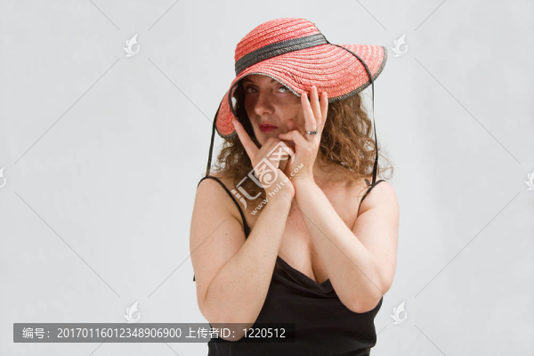 戴帽子的女人