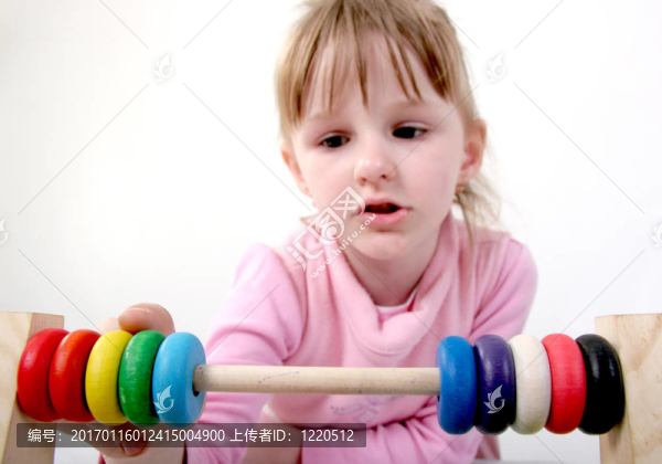 計(jì)數(shù)的女孩-匯圖網(wǎng) www.fosd68.com 計(jì)數(shù)的女孩