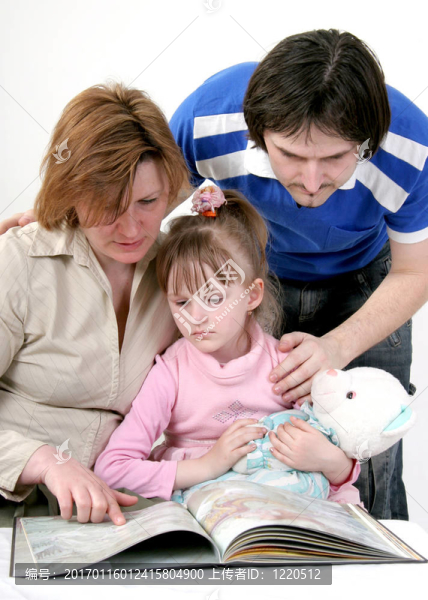 家庭讀這本書-匯圖網(wǎng) www.fosd68.com 家庭讀這本書