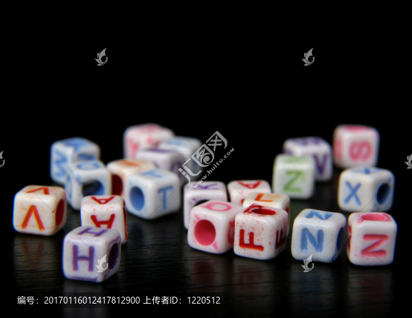 帶字母的玩具磚