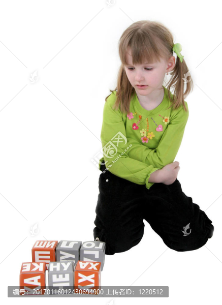 女孩玩磚塊