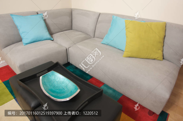 灰色小山沙發(fā)角區(qū)