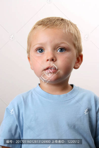 漂亮的金發(fā)男孩-匯圖網(wǎng) www.fosd68.com 漂亮的金發(fā)男孩