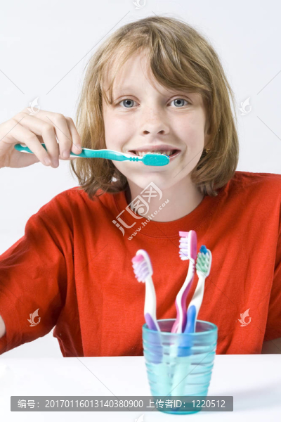 孩子刷牙