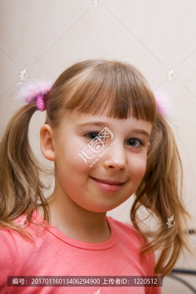 一個(gè)小女孩的畫像-匯圖網(wǎng) www.fosd68.com 一個(gè)小女孩的畫像