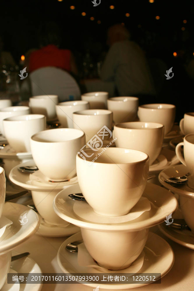 堆疊的茶杯