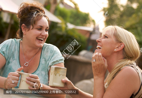 女朋友們喜歡談話