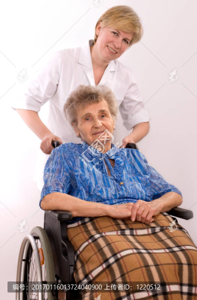 輪椅上的老年婦女