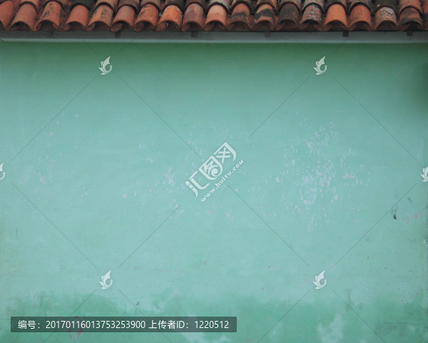 綠墻與粘土屋頂