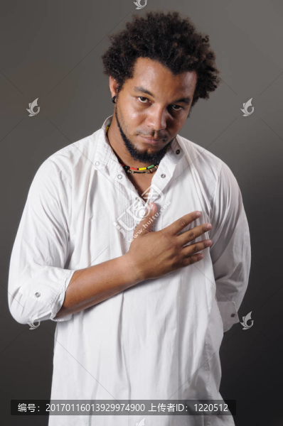 年輕的非洲男人-匯圖網(wǎng) www.fosd68.com 年輕的非洲男人