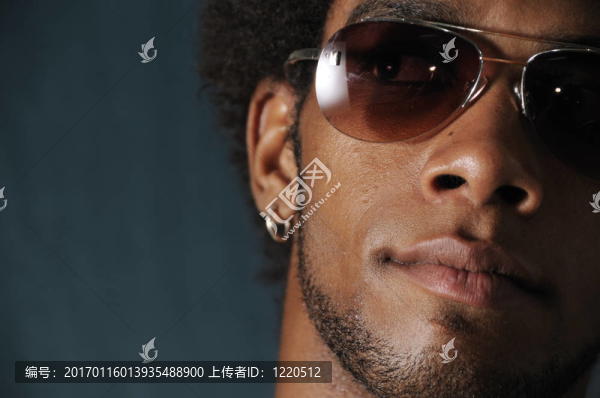 男子面部特寫