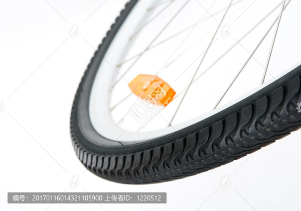 帶有橙色反光鏡的自行車(chē)車(chē)輪