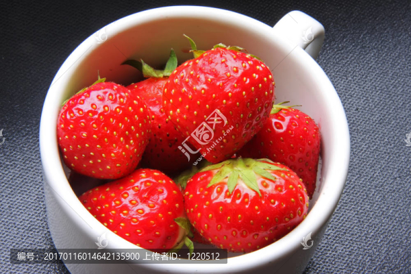 新鮮的草莓-匯圖網(wǎng) www.fosd68.com 新鮮的草莓