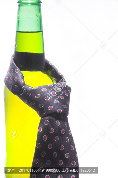 領(lǐng)帶的啤酒瓶