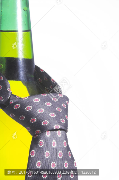 領(lǐng)帶的啤酒瓶