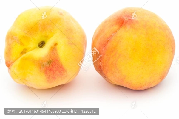 兩個成熟的桃子
