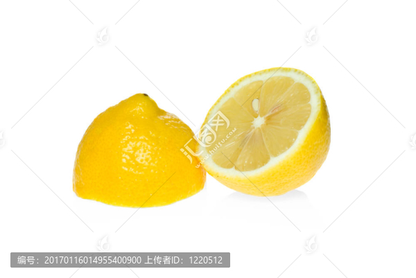 兩個(gè)檸檬切兩半