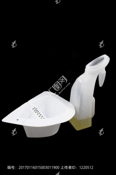 女廁所小便器插入