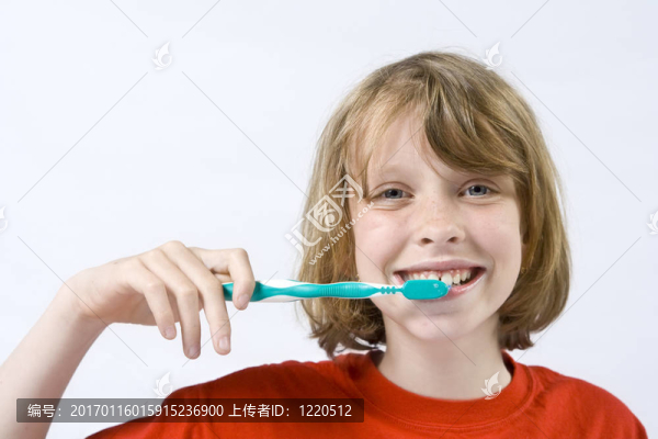 孩子刷牙