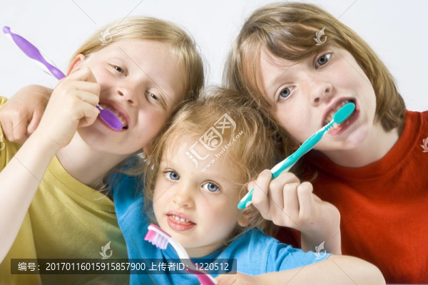 孩子刷牙