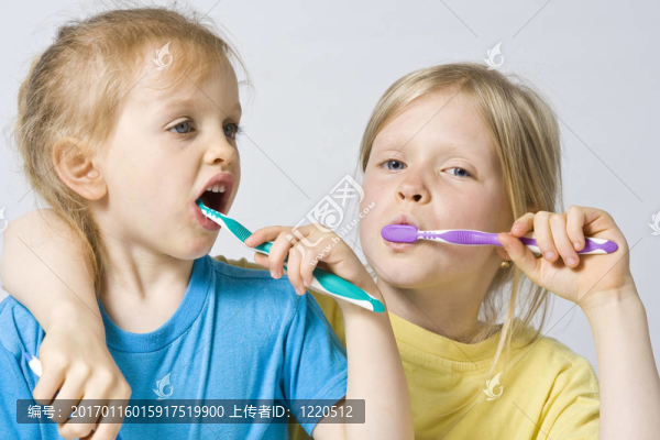 孩子刷牙
