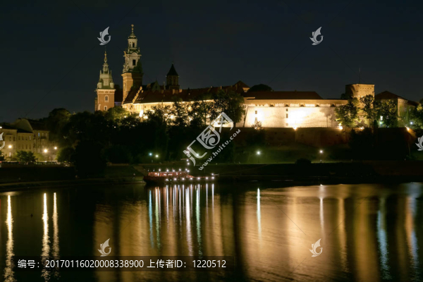 夜里的Wawel,castle