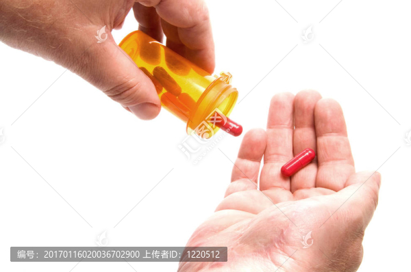 拿著處方藥
