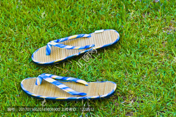 綠色的夏天涼鞋