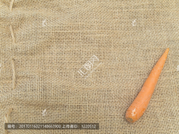 在亞麻布上的胡蘿卜-匯圖網(wǎng) www.fosd68.com 在亞麻布上的胡蘿卜