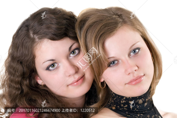 兩個(gè)美麗的年輕女性的肖像。分離。二