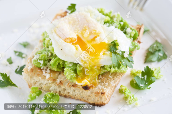 蠶豆Crostini與荷包蛋