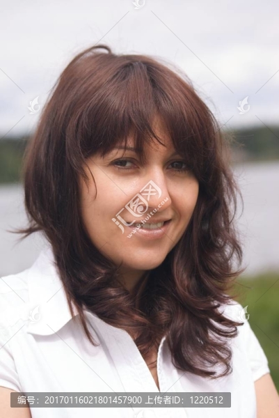 年輕美麗的女人