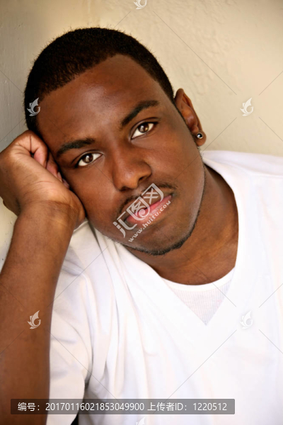 非洲裔男性青年肖像