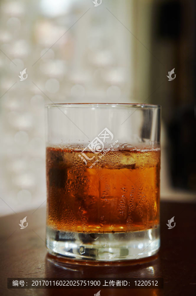 一杯冰威士忌