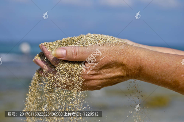 沙子通過你的手指…