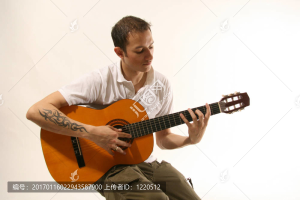 吉他手-英俊的年輕人