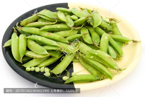 盤子上的豌豆莢