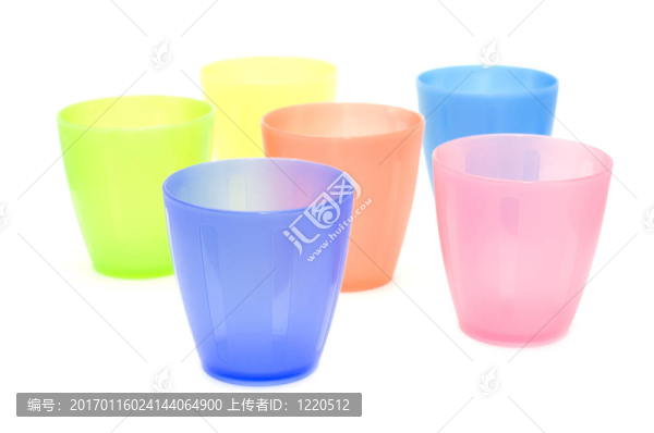 彩色塑料杯接近