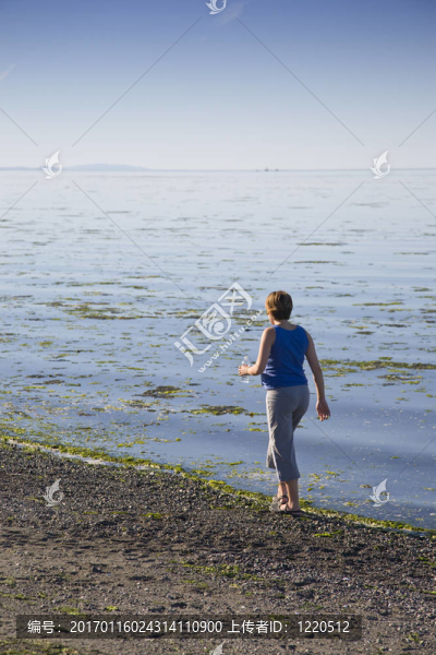 海灘上的女人