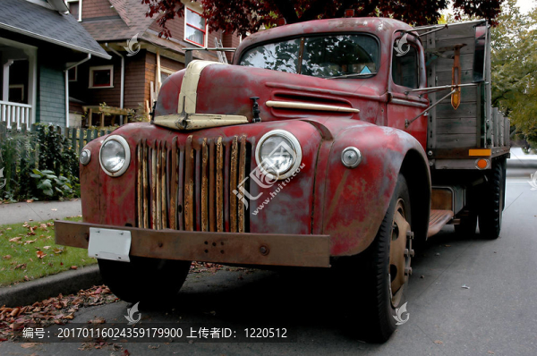 老農(nóng)場(chǎng)的卡車(chē)