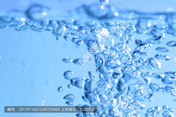 藍(lán)色的泡泡水
