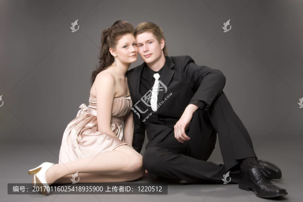 美麗的年輕夫婦