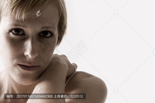一個(gè)金發(fā)碧眼的親密肖像