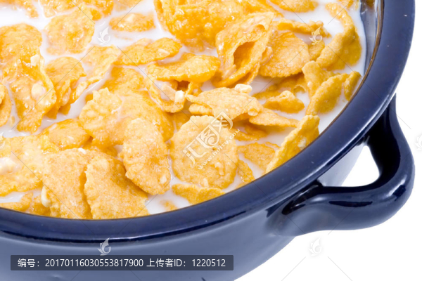 玉米片加牛奶碗